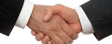 stretta di mano - Liberi di leggere